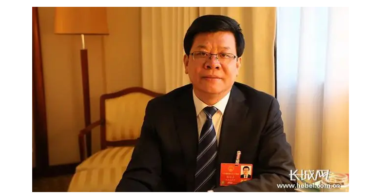 曾多次和敛财过亿的“老虎”共同亮相的“大秘”,出事了
