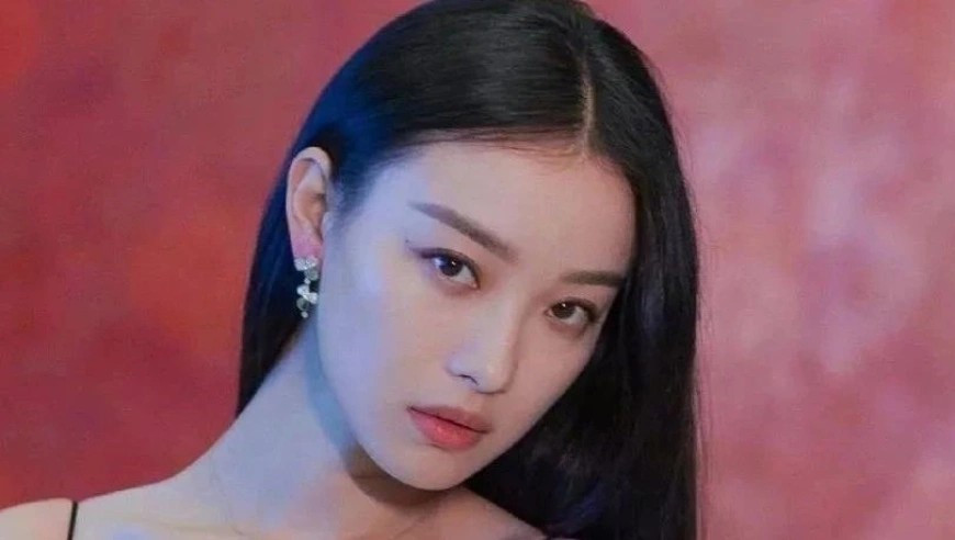 倪萍机场喊刘晓庆“庆丫头”,刘晓庆反应引全场大笑