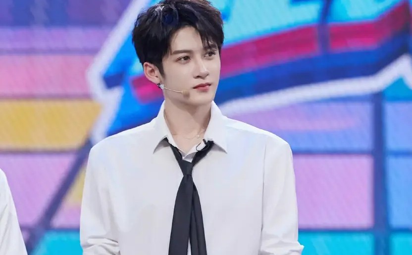 葛优获最受大学生欢迎年度男演员荣誉咏梅张子枫同获年度女演员荣誉