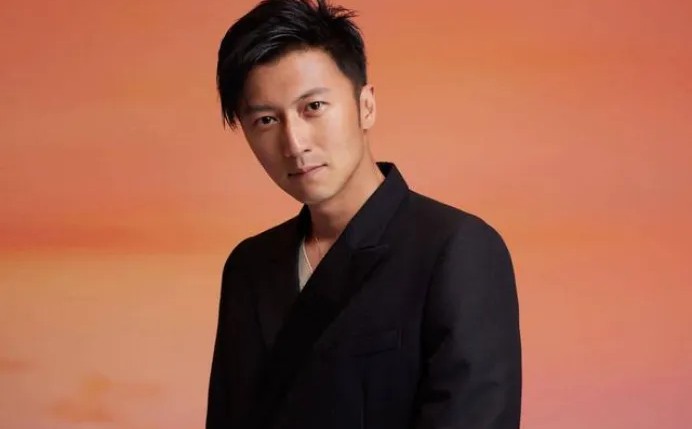 韩星李栋旭解释单身登上热搜,网友:“巧了,我也单身”
