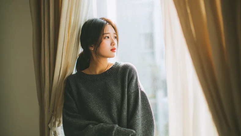 闵智云首张 EP《Pink, then grey》：以专业与真诚，书写 R&B 领域的长期主义