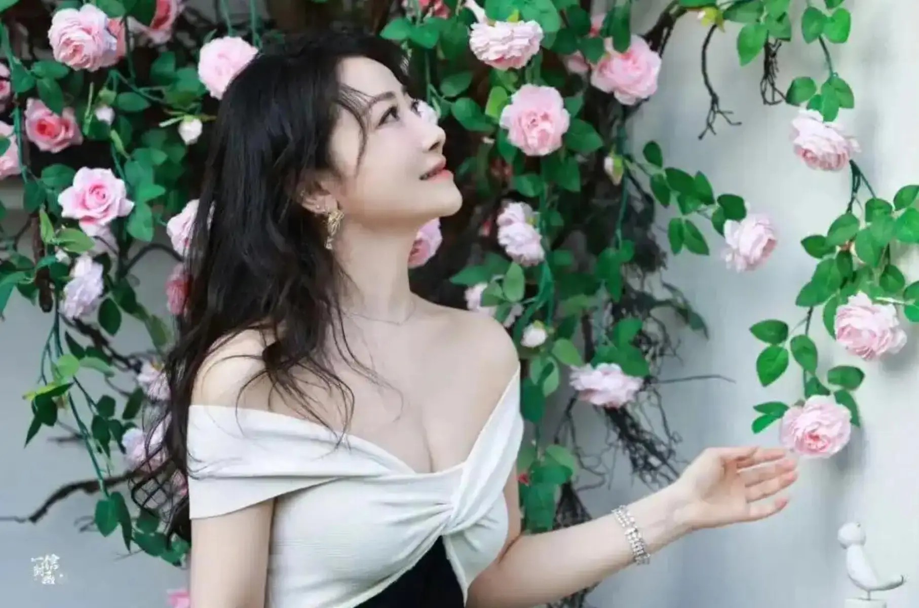 不止泡泡玛特，整个消费赛道都该为“情绪”疯狂