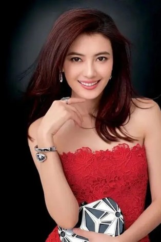 Prada Toblach运动鞋：创新与经典的摩登融合