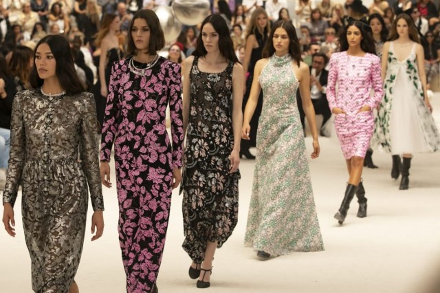 《盛夏芬德拉》，比长剧还封建