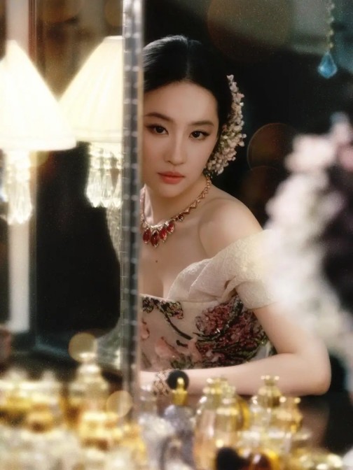 2025最新定角10部剧盘点：龚俊演锦衣卫、肖战再塑医生，迪丽热巴新CP引期待