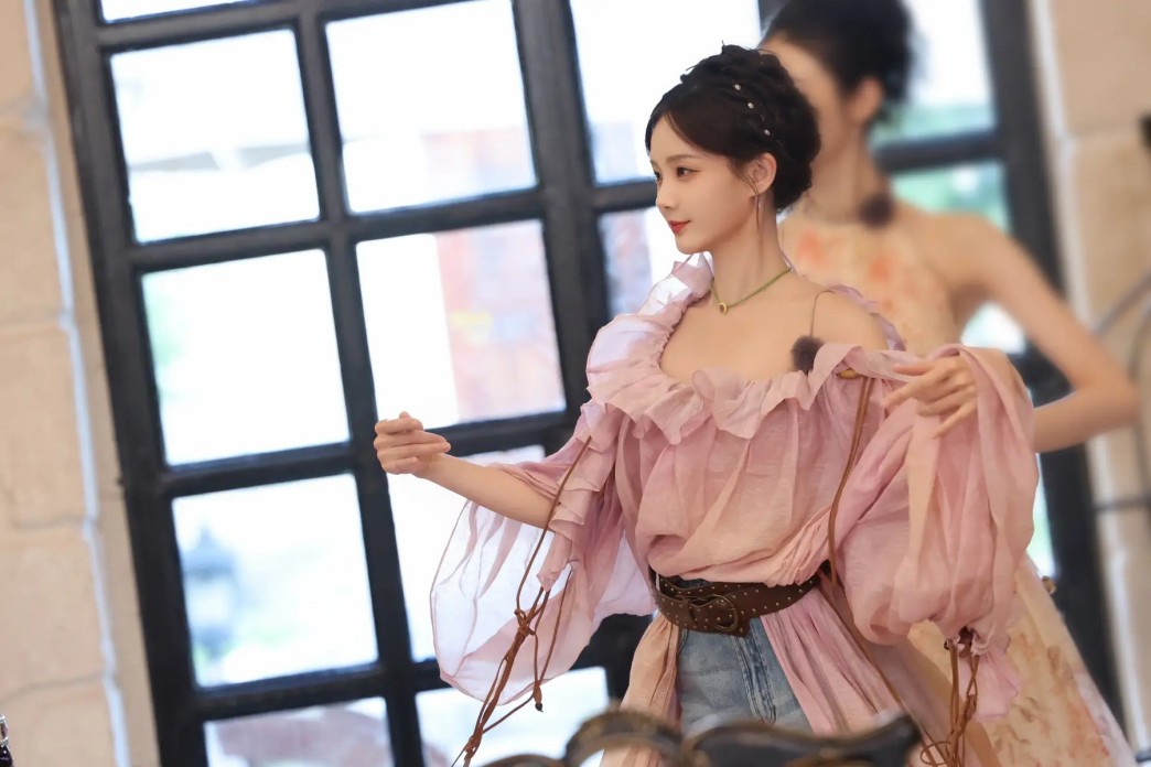 赌王千金何超云感情再起波澜，新恋情引关注