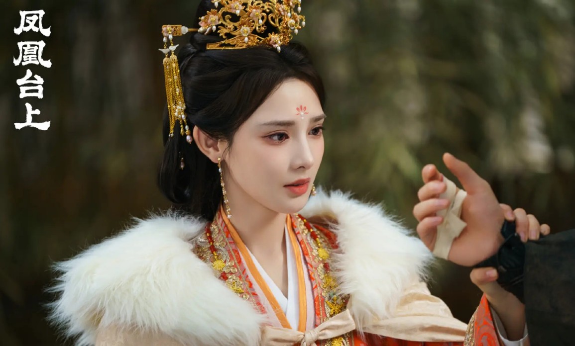 林允儿青龙奖红毯封神：红裙加身尽显顶流风采