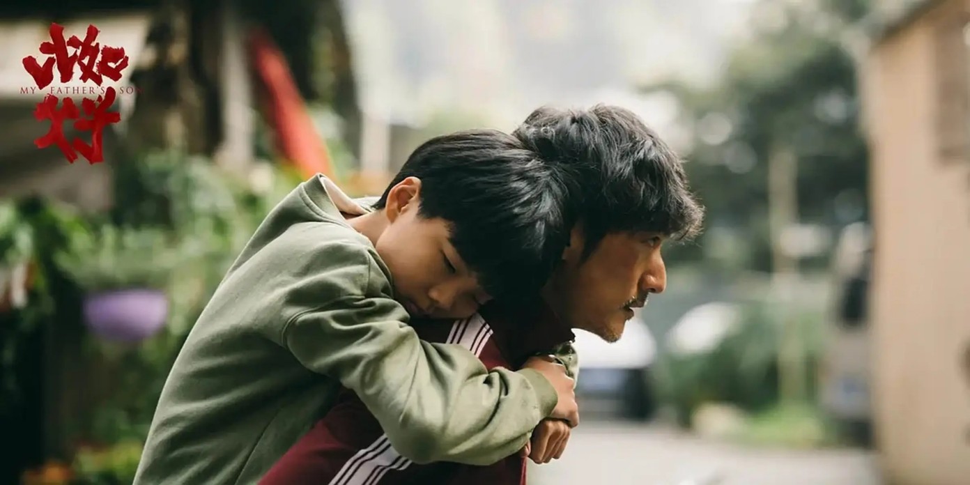 台上玄彬孙艺珍深情表白，台下宋慧乔“看红眼”？韩国青龙奖明星表情耐人寻味