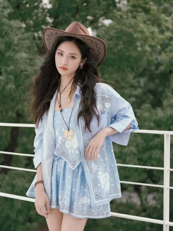 TVB高海宁台庆造型引关注 事业感情成焦点