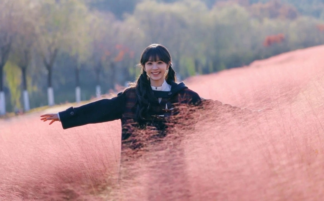 霸王茶姬创始人迎娶“最美光伏二代”，公司股价大涨，女方公司今年已亏超40亿元，专家：豪门联姻规则改变，“门当户对”不只是财富匹配