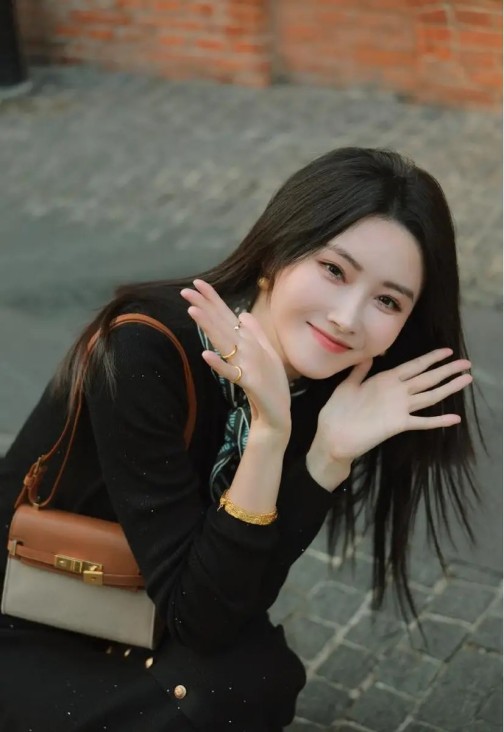 钱再多有什么用？因病情取消工作的易烊千玺，给所有演员提了个醒